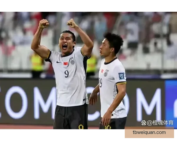 泪目国足20岁188新星崛起带刀后卫绝杀建功舞动全场太硬庆祝